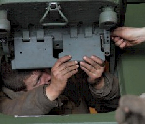 Katso ja kelaa: minidokkari T-34:n kunnostamisesta