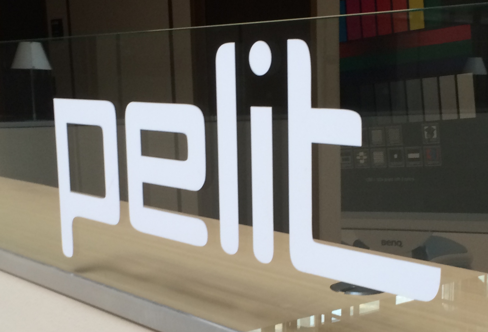 pelit-logo-valokuva2